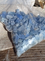 Modrý kalcit surový malé kousky 20 g