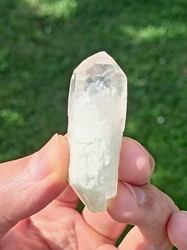 Kříšťál s Fuchsitem ZELENÝ LÉČITEL - osobní krystal 