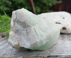 KALCIT smaragdový - zelený surový 272 g 