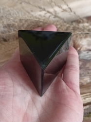 Obsidián leštěný trojúhelník 4,5 cm