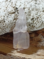 Kunzit krystal - CHRÁM LÁSKY 9,9 g