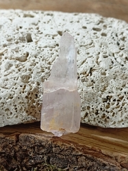 Kunzit krystal - CHRÁM LÁSKY 9,9 g