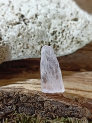 Kunzit krystal extra kvalita 2,5 g  JSEM LÁSKYPLNÁ BYTOST