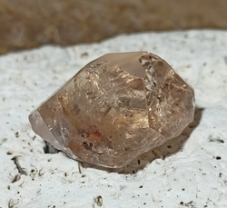 TOPAZ zlatý krystal 14,6 g 