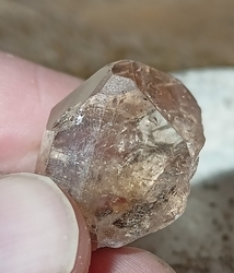 TOPAZ zlatý krystal 14,6 g - TVOŘIVÁ SÍLA