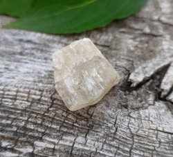 Skapolit krystal 6,1 g - Průvodce změnami