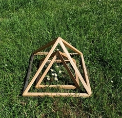 Pyramida dřevěná 23,6 cm Jasanové dřevo