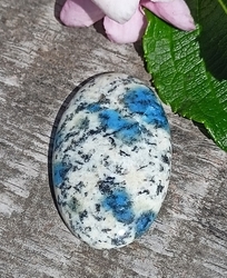 Azurit v granitu kabošon 6,36 g