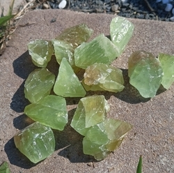 Kalcit zelený smaragdový surový Mexiko 8 -14,5 g 