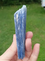 Kyanit modrý surový 94 g - VĚJÍŘ ZÁZRAKŮ