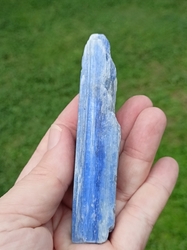 Kyanit modrý surový 94 g - VĚJÍŘ ZÁZRAKŮ