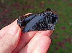 Obsidián surový 10 - 12,5 g Mexiko