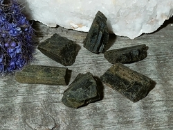 Epidot přírodní, 7,5 - 11 g Madagaskar