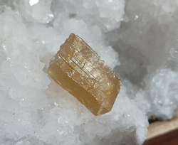 Kalcit medový surový 6,8 g 