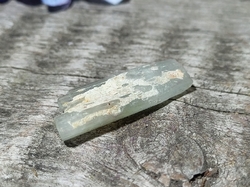 AKVAMARÍN krystal 3,39 g - HVĚZDNÁ BYTOST, zadní strana
