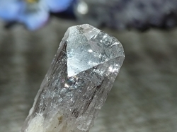DANBURIT krystal 9,59 g SVĚTLONOŠ