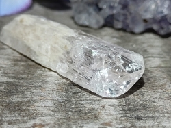 DANBURIT krystal 9,59 g SVĚTLONOŠ