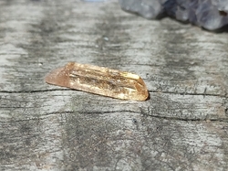 TOPAZ zlatý krystal 0,63 g - VĚŘÍM SI
