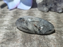Křišťál s turmalínem troml. 6,94 g