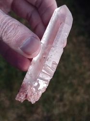 Křišťál s hematitem mistrovský krystal 55 g - PRASTARÝ MUDRC