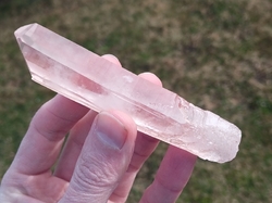Mistrovský krystal křišťálu s hematitem  77 g - KOMUNIKÁTOR