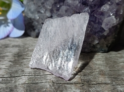 Kunzit krystal - kámen LÁSKY 7,46 g