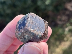 Almandin surový velký (granát) 51,4 g Afghánistán