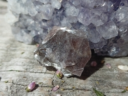 Axinit surový krystal 5,12 g - PROPOJENÍ
