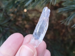 Kunzit krystal mistrovský 8,1 g EXQ Brazílie - POSVÁTNÝ STRÁŽCE