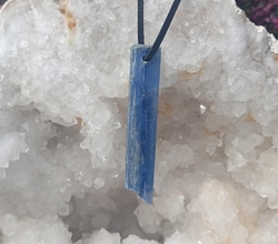 Kyanit modrý s dírkou - přívěsek 5,5 cm