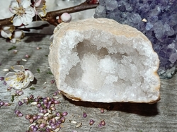 Křemen-křišťál geoda Jeskyňka  1/2, 167 g 