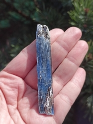 Kyanit modrý krystal Zimbabwe 27,7 g -  VESMÍR V DLANI