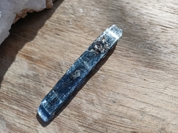 Kyanit modrý krystal Zimbabwe 22 g -  VESMÍRNÉ PLYNUTÍ