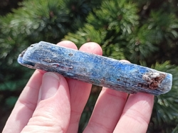 Kyanit modrý krystal Zimbabwe 36,6 g -  VESMÍR V DLANI