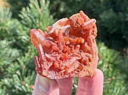 Křišťál s hematitem tangerine drúza, 145,2 g