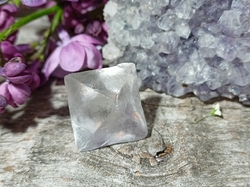 Fluorit oktaedr 10,7 g, ČÍNA