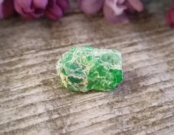 Smaragd surový Pákistán 1,48 g