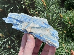 Kyanit modrý v křemeni 190 g, ROZLET A KOMUNIKACE