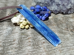 Kyanit modrý s dírkou - přívěsek 5,6 cm