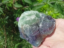  Fluorit duhový surový 922 g, REGENERACE