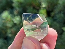 Fluorit zelený leštěný 26,1 g - FREEFORMA