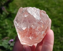 Křišťál s hematitem surový 152 g - JSEM VE SVÉ SÍLE