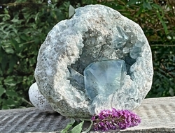 Celestýnová geoda 5200 g - mistrovský krystal