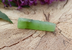 Nefrit drahokamový 1,7 g - LÁSKA A HOJNOST