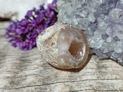 Achát peříčkový  mini geoda 13,2 g