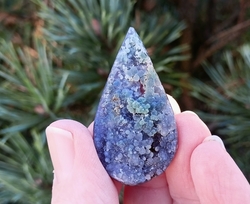 Hroznový chalcedon broušená kapka 16 g - DŮVĚRA V SEBE 