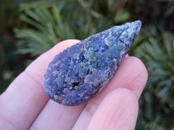 Hroznový chalcedon broušená kapka 16 g - DŮVĚRA V SEBE 