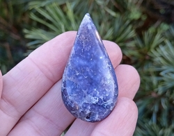 Hroznový chalcedon broušená kapka 16 g - DŮVĚRA V SEBE 