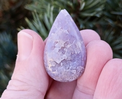 Hroznový chalcedon broušená kapka 12,7 g - DŮVĚRA V SEBE
