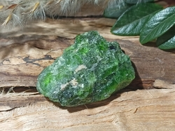 Chromdiopsid krystal surový 8,54 g 